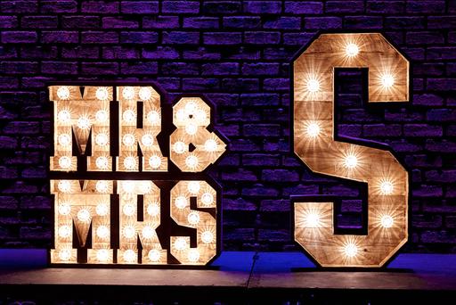 Light up Mr & Mrs Sign